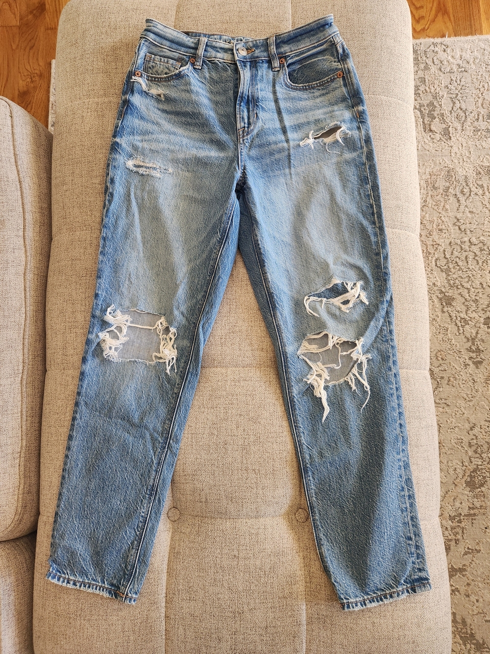 American Eagle Distressed High-Rise Women's Mom Jeans — Size 4
